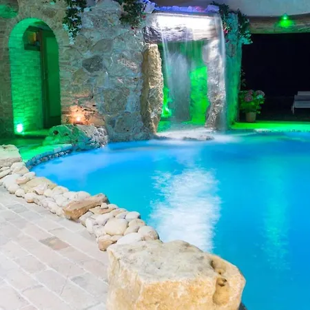 Villa Sleeps 10 Pool Air Con Wifi *