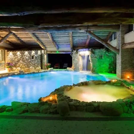 Sleeps 10 Pool Air Con Wifi Guardea